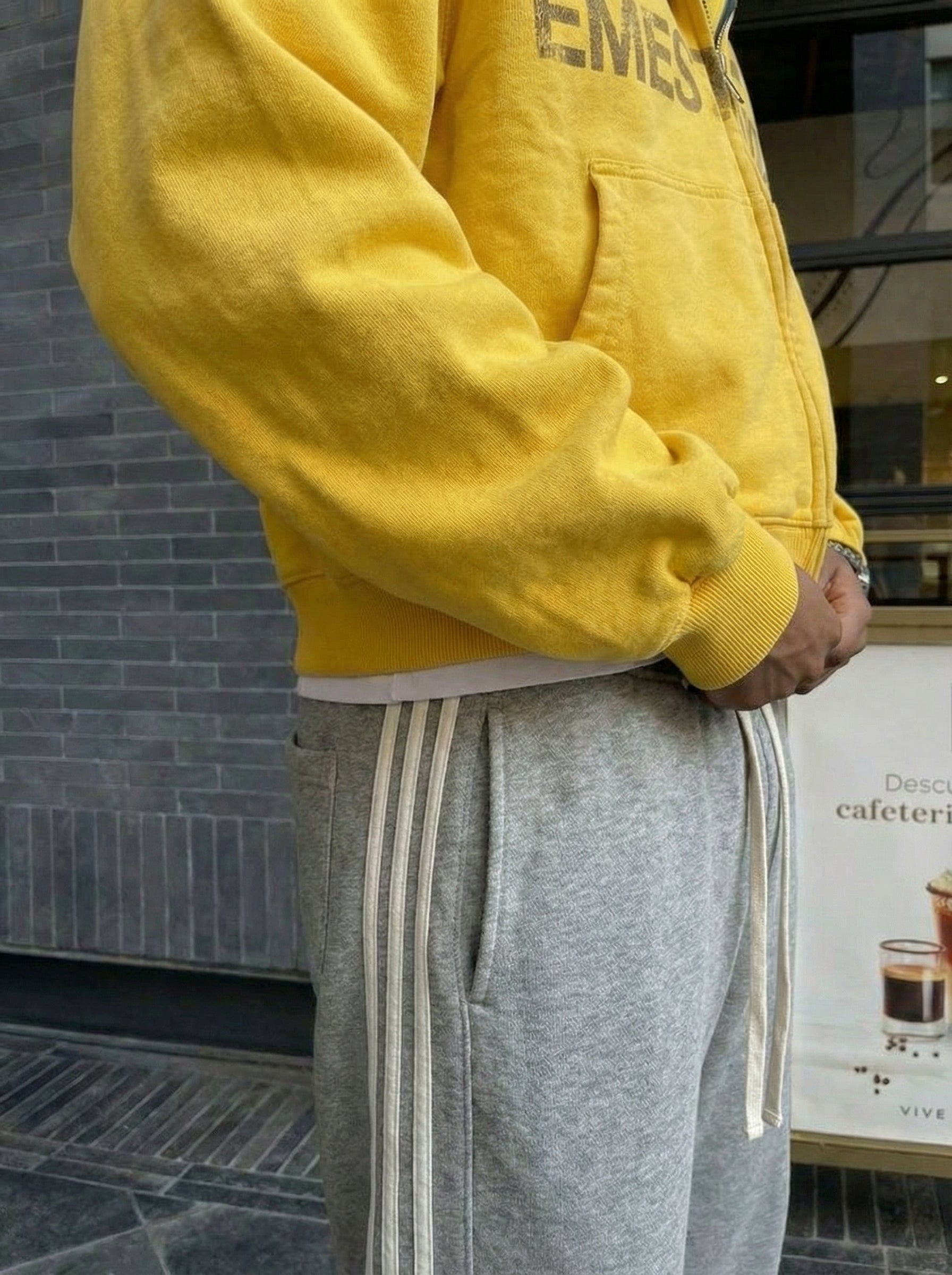 Pantalón deportivo "Archivo"