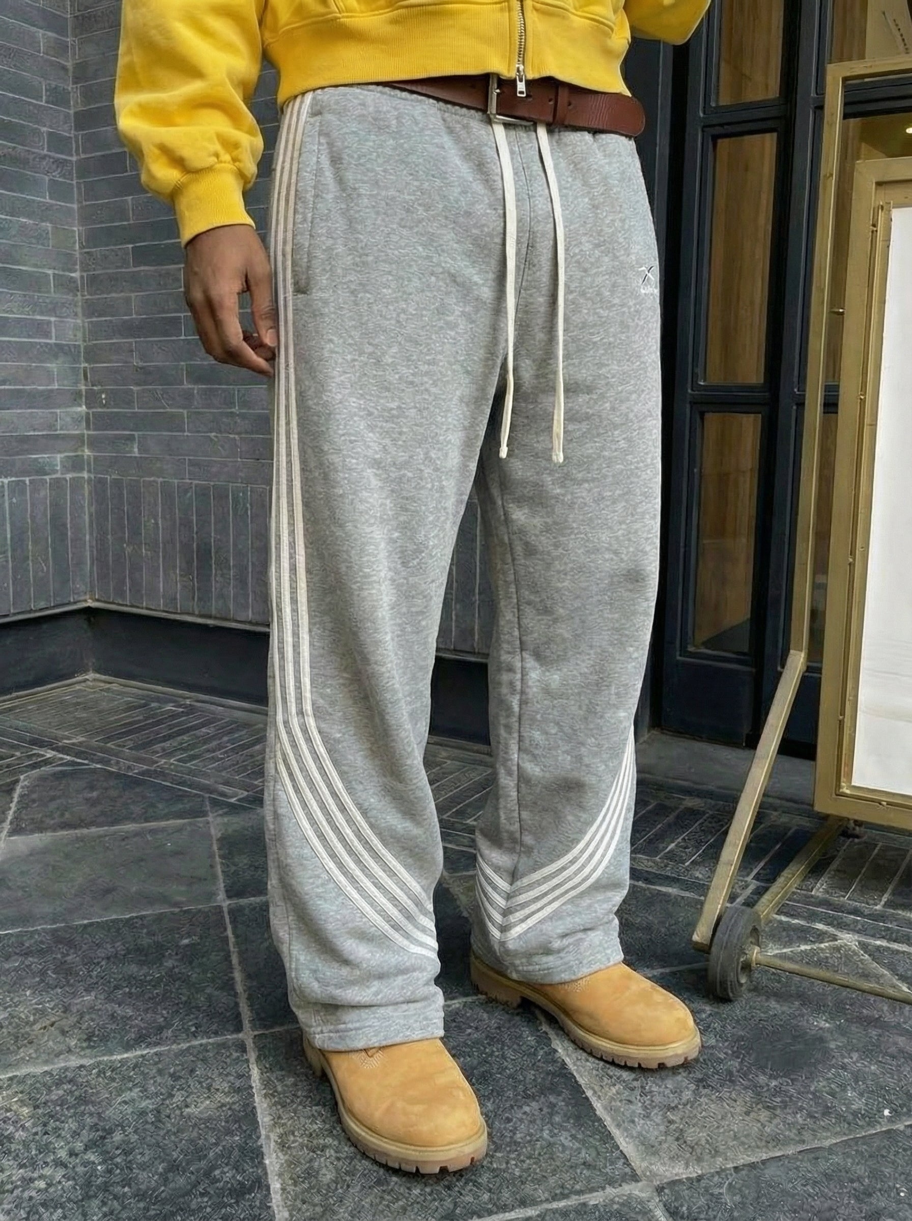 Pantalón deportivo "Archivo"