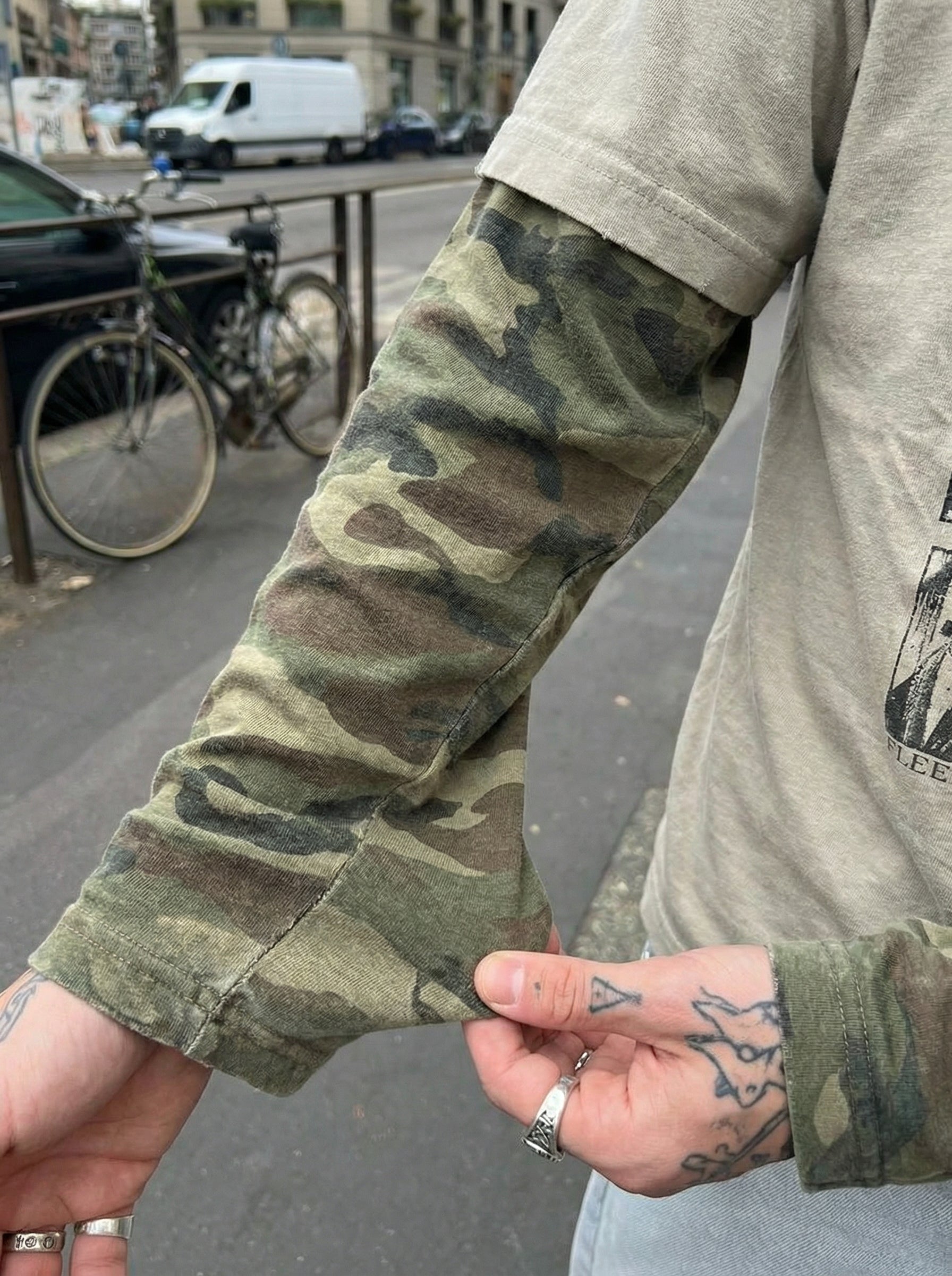 Camiseta de manga larga "Camuflaje desgastado"